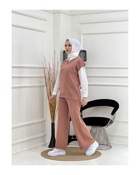  طقم تريكو مكون من قطعتين: سترة بدون أكمام بياقة V وبنطال – وردي غامق (غُل كوروسو)