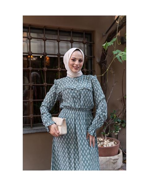  فستان بنقشة خضراء من قماش طبيعي – أخضر