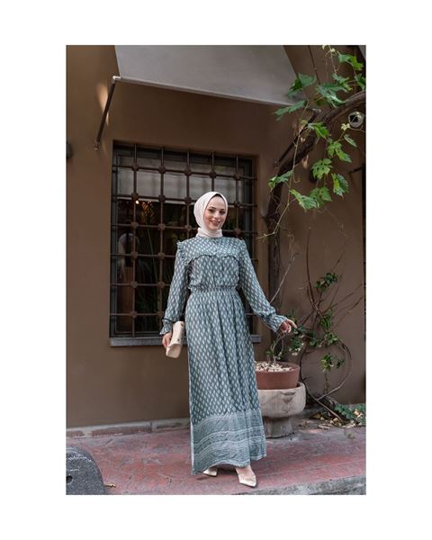  فستان بنقشة خضراء من قماش طبيعي – أخضر