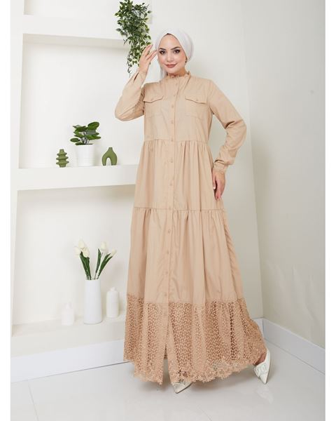 فستان من قماش طبيعي مزين بالدانتيل وأزرار، لون بيج غامق