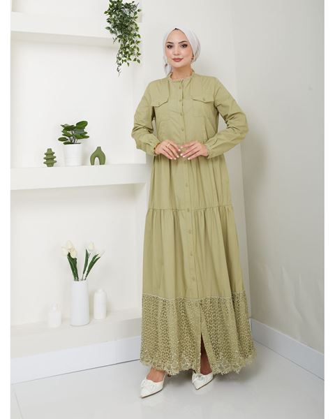 فستان من القماش الطبيعي مزين بالدانتيل وأزرار باللون الأخضر الفاتح