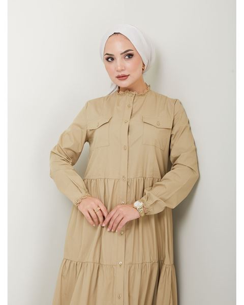 فستان كاكي من القماش الطبيعي بأزرار