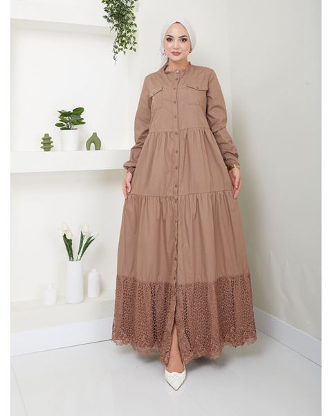 فستان بأزرار من قماش المنك الطبيعي والدانتيل