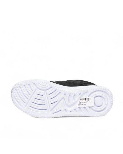 حذاء رياضي أسود فضي