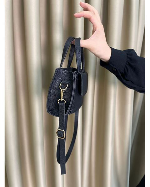 حقيبة يد وكتف صغيرة الحجم باللون الأسود