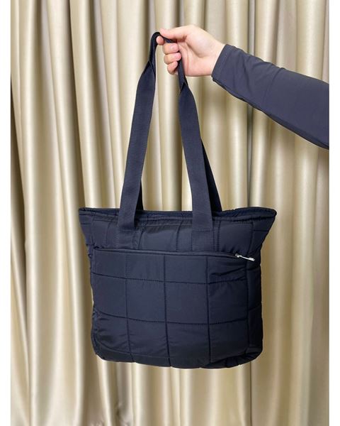 حقائب يد كبيرة الحجم مبطنة باللون الأسود