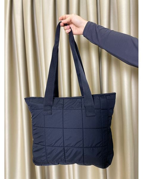 حقائب يد كبيرة الحجم مبطنة باللون الأسود