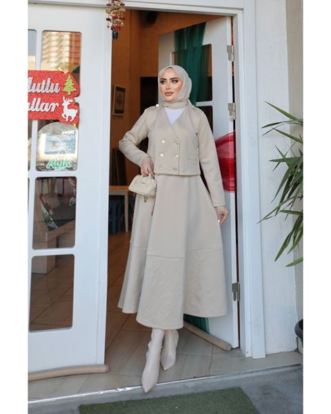 طقم غوص مزدوج الصدر مع سترة وتنورة، كريمي