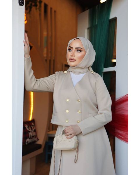 طقم غوص مزدوج الصدر مع سترة وتنورة، كريمي