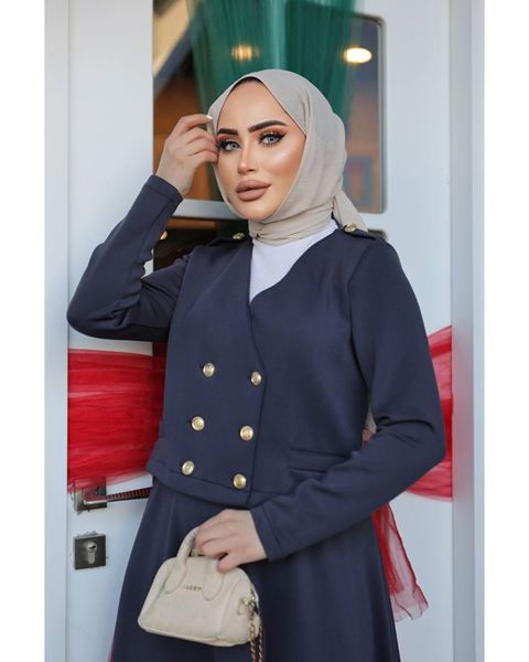 سترة مزدوجة الصدر وبدلة غوص تنورة باللون الأزرق الداكن