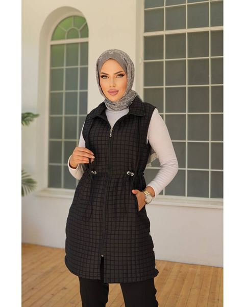 سترة مبطنة بالكريستال باللون الأسود