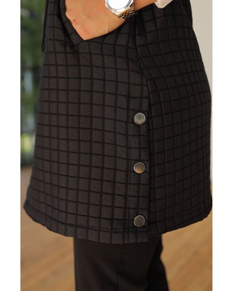 سترة مبطنة بالكريستال باللون الأسود