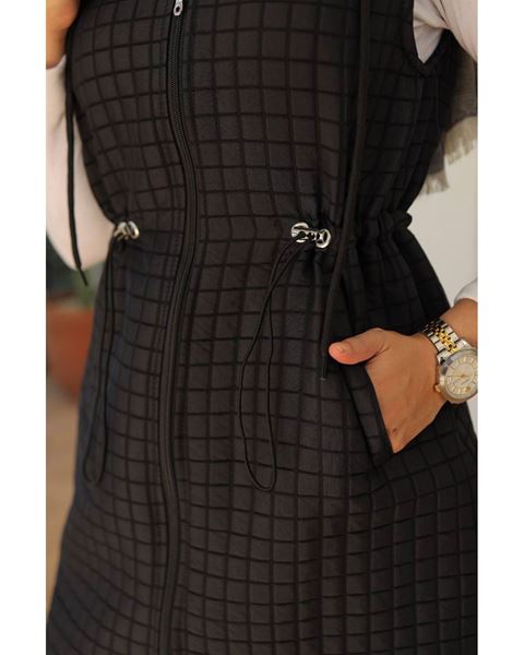 سترة مبطنة بالكريستال باللون الأسود