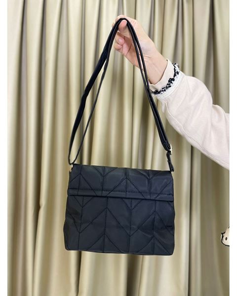 حقيبة ذراع وكتف مبطنة باللون الأسود