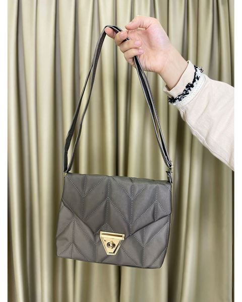 حقيبة ذراع وكتف مبطنة باللون الفحمي