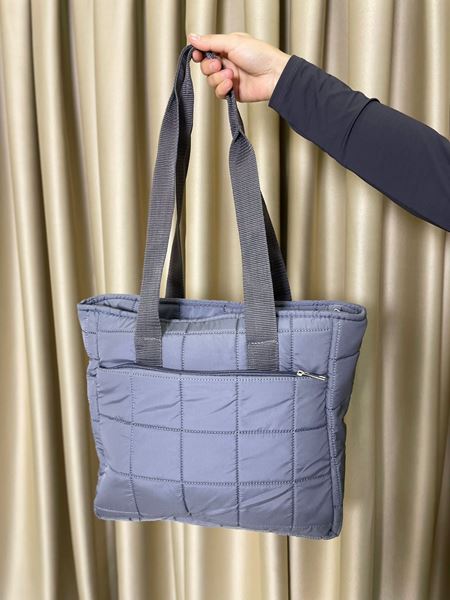 حقائب يد مبطنة كبيرة الحجم باللون الرمادي