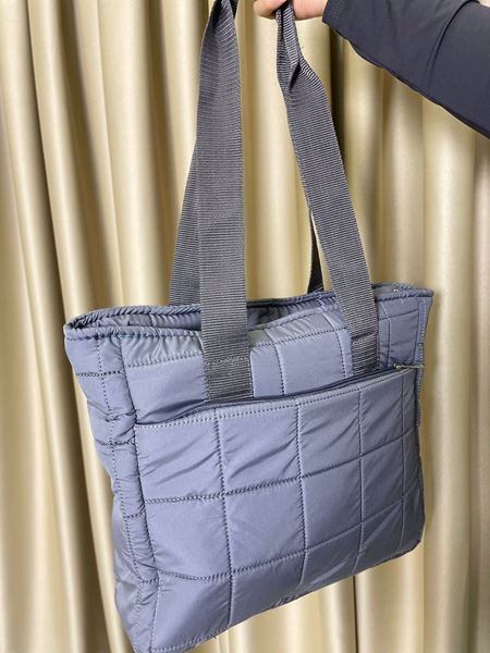 حقائب يد مبطنة كبيرة الحجم باللون الرمادي