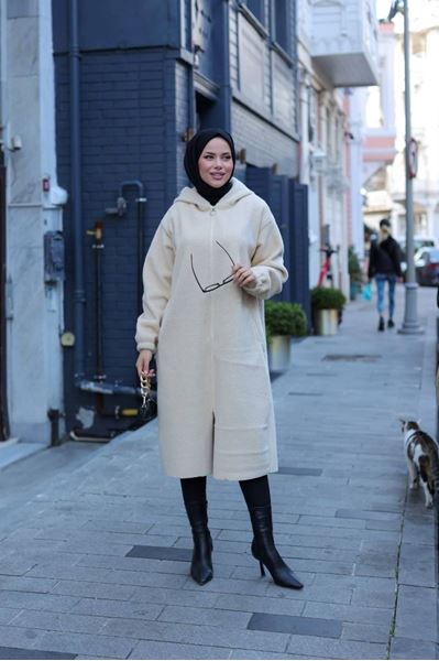 معطف من اللباد باللون البيج