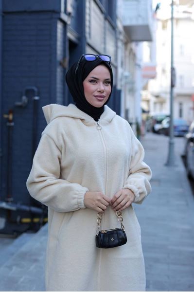 معطف من اللباد باللون البيج