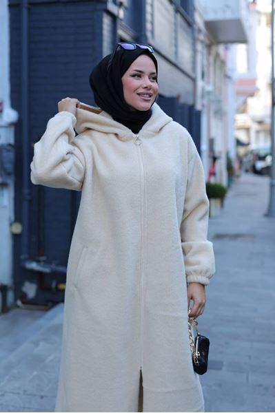 معطف من اللباد باللون البيج