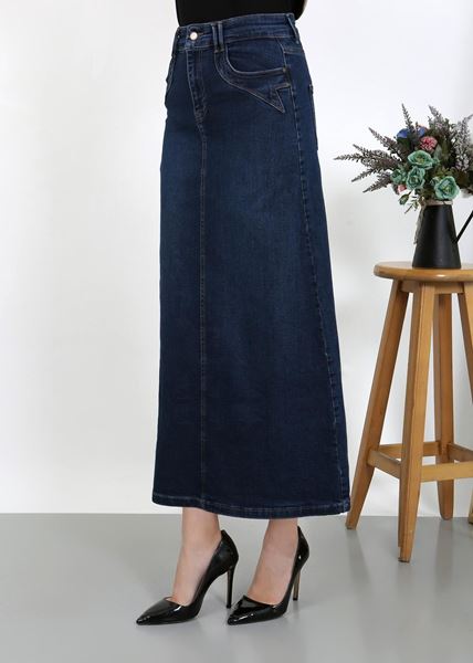 بنطال جينز أزرق داكن مع تفاصيل جيوب