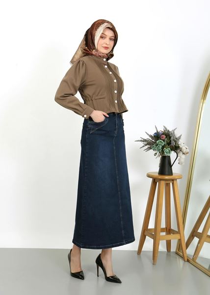 بنطال جينز أزرق داكن مع تفاصيل جيوب