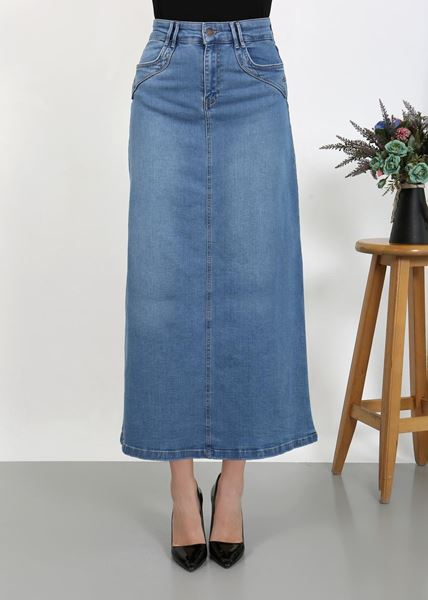 جينز أزرق فاتح مع تفاصيل جيب