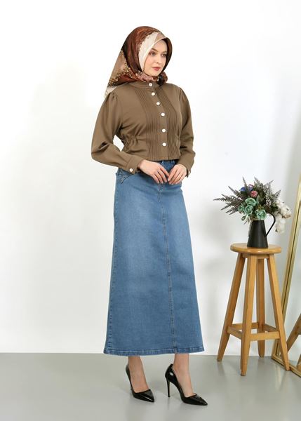 جينز أزرق فاتح مع تفاصيل جيب