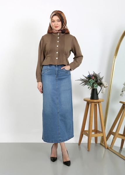 جينز أزرق فاتح مع تفاصيل جيب