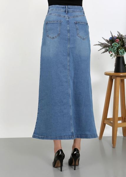 جينز أزرق فاتح مع تفاصيل جيب