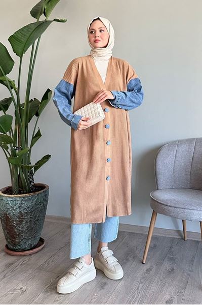 كارديجان جينز محبوك بأكمام بلون الجمل