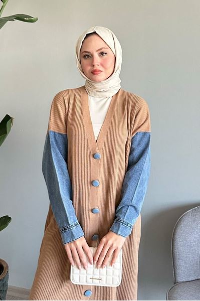 كارديجان جينز محبوك بأكمام بلون الجمل