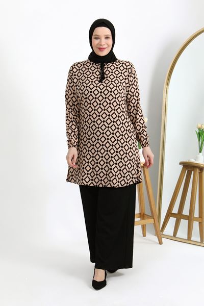 تونيك بقصة مريحة من قماش فيسكون بنقشة مربعة مقاس كبير، لون بيج أسود