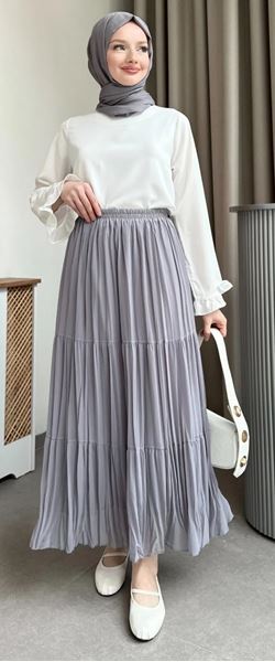 تنورة نسائية مطوية مبطنة بالشيفون باللون الرمادي