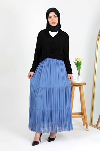 تنورة نسائية مطوية مبطنة بالشيفون باللون الأزرق