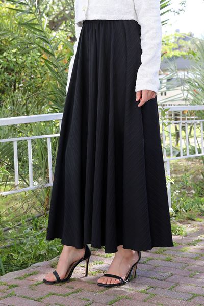 تنورة كلاسيكية سوداء عالية الخصر من الإيلاستين