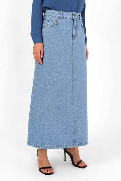 تنورة جينز زرقاء فاتحة عالية الخصر