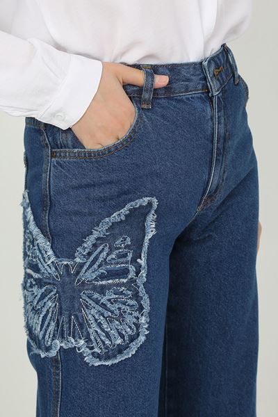 بنطال مطرز بفراشة باللون الأزرق الداكن