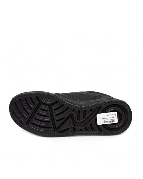 حذاء رياضي أسود