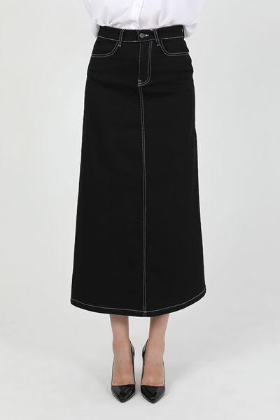 تنورة جينز سوداء بخياطة متباينة من القماش الطبيعي