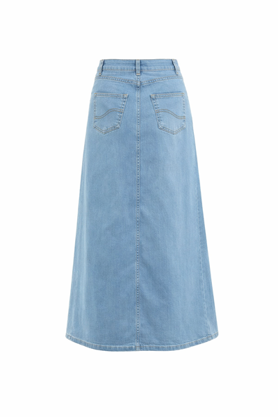 تنورة جينز من قماش طبيعي بمسامير نجمية باللون الأزرق الفاتح